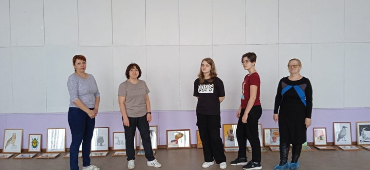 Персональная выставка учениц 7 г класса: Апокиной Екатерины и Тельновой Анастасии.